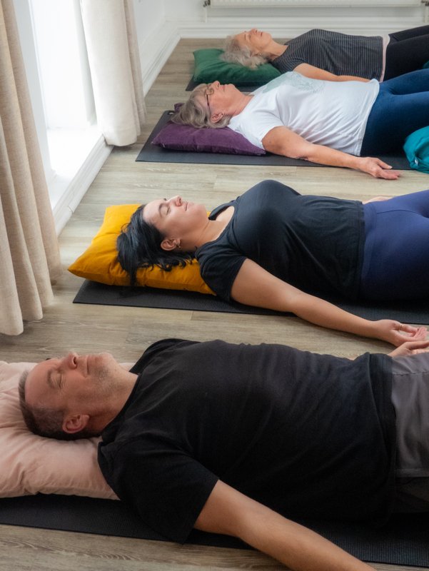 Yoga class 4 people lying rest